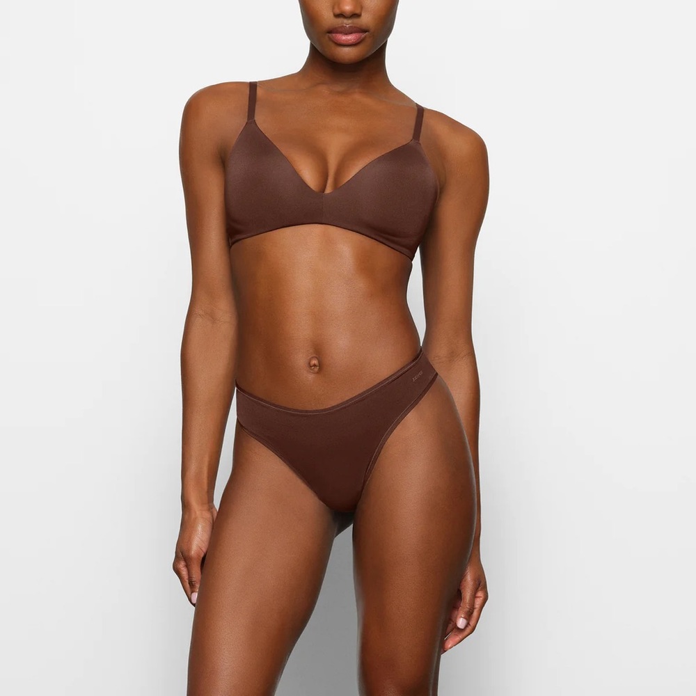 SKIMS t-shirt demi bra - Picture 4 of 6